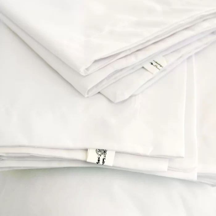 روبالشی هتلی مدل پاکتی با پارچه سفید