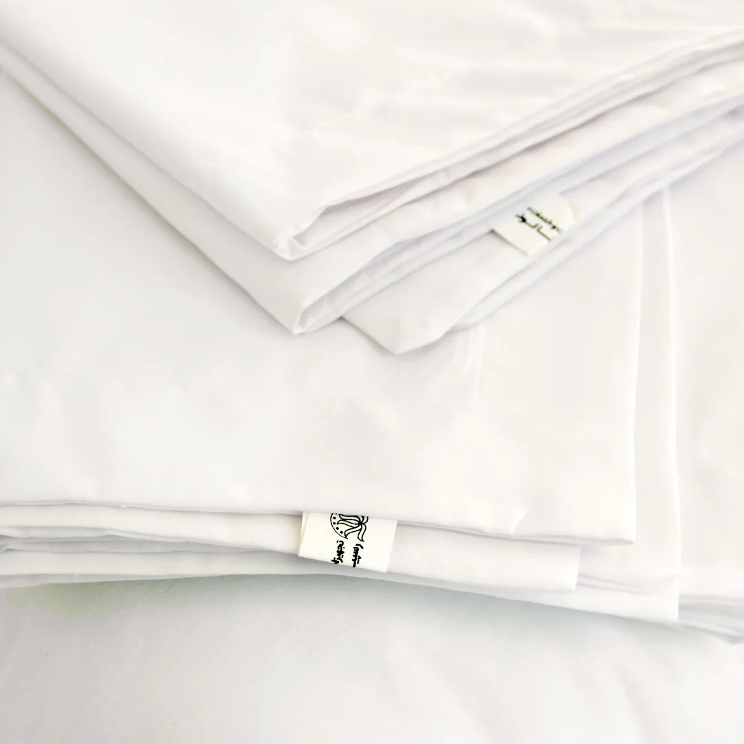 روبالشی هتلی مدل پاکتی با پارچه سفید